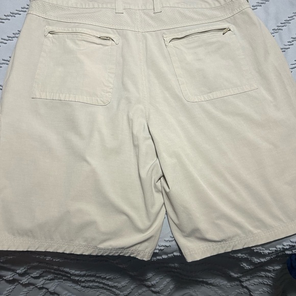 HUK performance fishing cargo shorts used in size XXL Good condition in tan - Picture 6 of 11